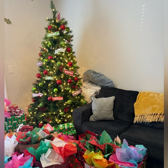 Meet your Posher, Dominique - Picture 1 of 1